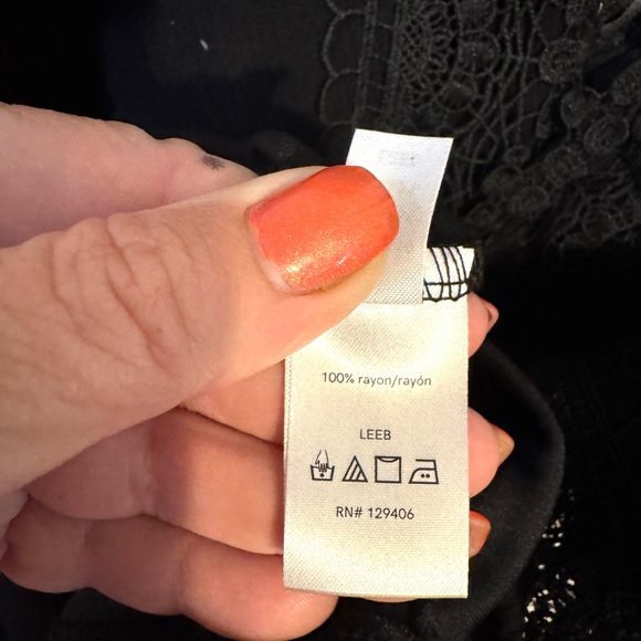 GORGEOUS BLACK SLEEVELESS TOP w/DEEP V-NECK & LACE TRIM SIZE: 16 #CL - Picture 9 of 12